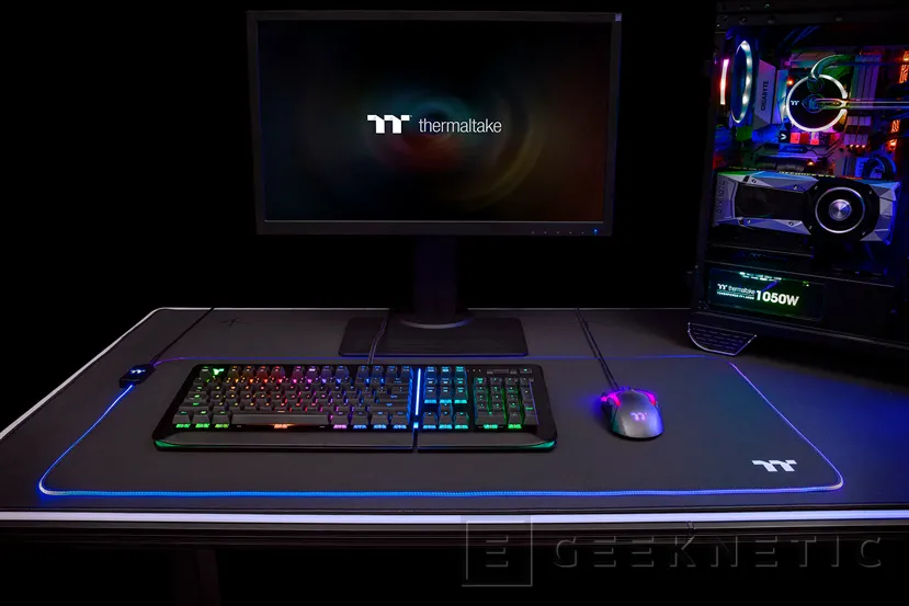 Geeknetic La alfombrilla Thermaltake Level 20 Gaming Mousepad llega con dos superficies a elegir e iluminación RGB 2