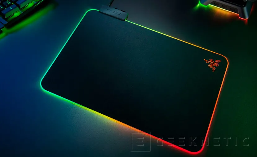Geeknetic Razer añade más LEDs RGB y un nuevo diseño a su alfombrilla gaming Firefly V2 1