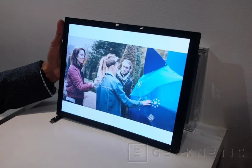 Geeknetic Dobles pantallas y modelos plegables entre los llamativos conceptos de portátiles de Dell 5