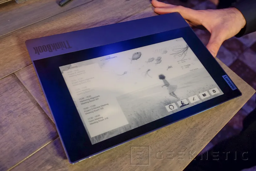 Geeknetic El Lenovo ThinkBook Plus integra una pantalla de tinta electrónica táctil en su carcasa exterior 1
