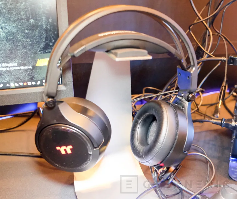 Geeknetic Iluminación RGB y sonido surround 7.1 virtual en los nuevos auriculares Thermaltake RIING Pro  3