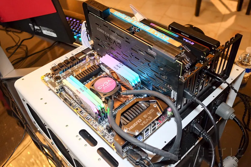Geeknetic Así luce la EVGA SR-3 Dark de 1.800 Dólares para procesadores Intel Xeon de hasta 28 núcleos 1
