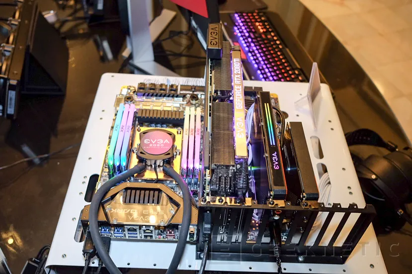 Geeknetic Así luce la EVGA SR-3 Dark de 1.800 Dólares para procesadores Intel Xeon de hasta 28 núcleos 2