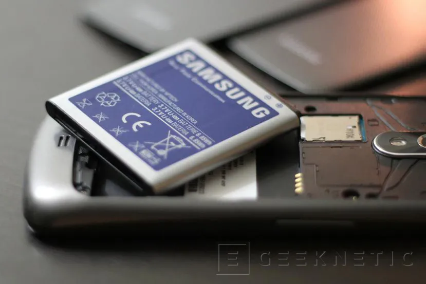 Geeknetic Una propuesta de la Unión Europea apunta a devolvernos las baterías extraíbles en smartphones 1