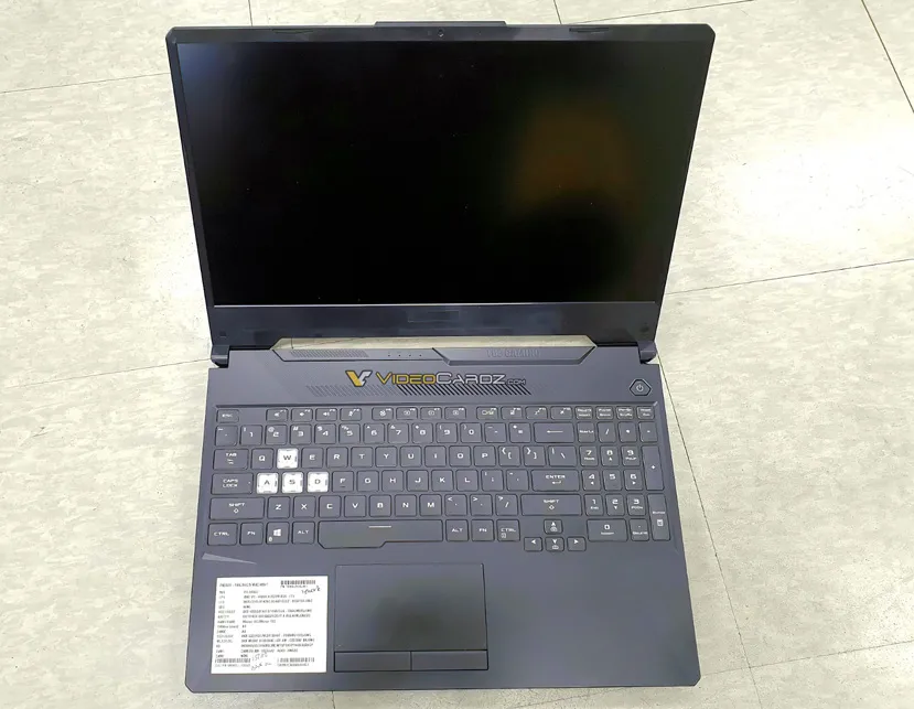 Geeknetic Filtradas imágenes de un portátil ASUS ROG con un procesador AMD Ryzen 9 4900H en su interior 1
