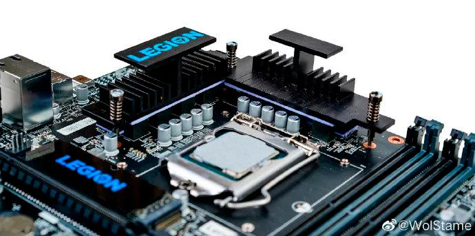 Geeknetic Una imagen filtrada sugiere que Lenovo comenzará a fabricar placas base para los nuevos Intel Comet Lake 2