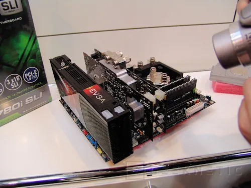 Geeknetic Cebit.  EVGA nos muestra su 9800GX2 refrigerada por Agua 2