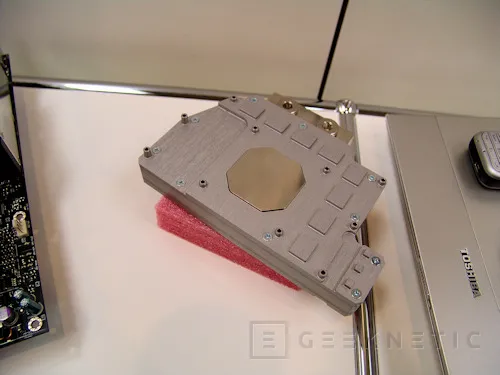 Geeknetic Cebit.  EVGA nos muestra su 9800GX2 refrigerada por Agua 3