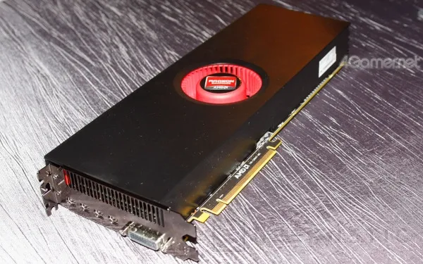 Primeras imágenes de la Radeon 6990, Imagen 1