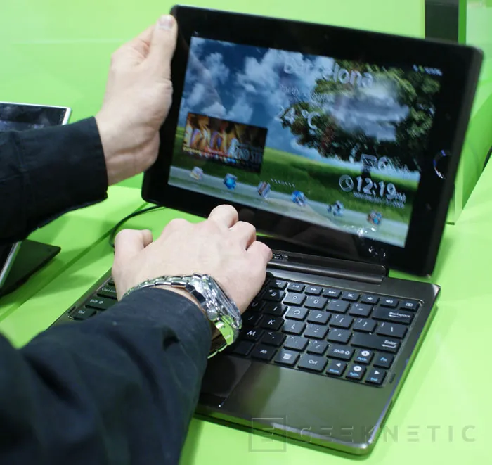 Geeknetic [MWC] ASUS nos sorprende con sus Eee Pad Slider y Transformer 2