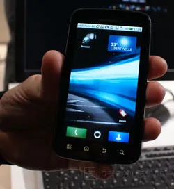 Geeknetic [MWC] Motorola nos muestra su nuevo Smartphone ATRIX 4G con sus dockings 1