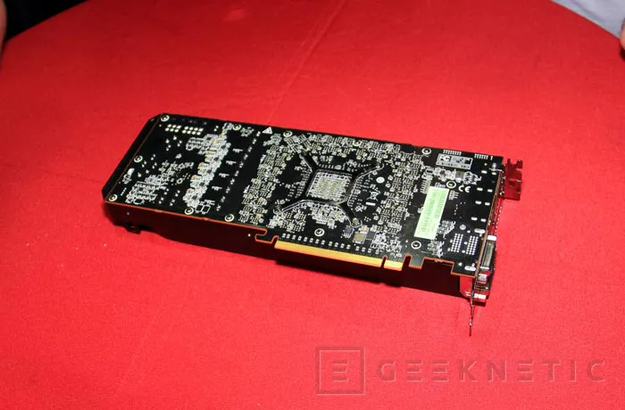 Geeknetic Tenemos las primeras imágenes de la nueva AMD Radeon R9 290X 1