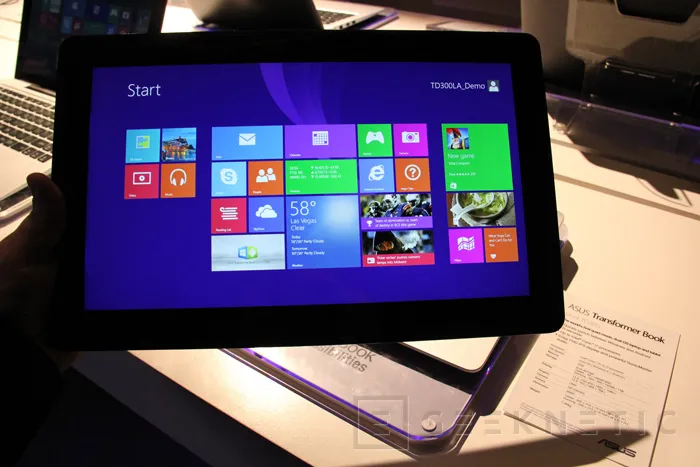 ASUS Transformer Book Duet TD300, tablet convertible con Windows y Android, Imagen 2