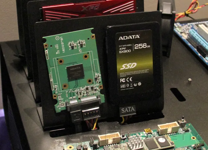 ADATA XU41, chip minúsculo que integra un SSD funcional, Imagen 2
