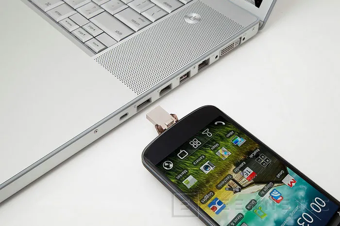 Nuevo pendrive Kingston DataTraveler microDuo con doble interfaz USB para PC y Smartphones, Imagen 1