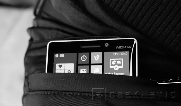 Nokia muestra unos pantalones con carga inalámbrica, Imagen 1