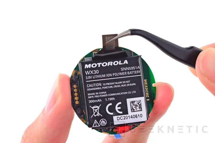 Los chicos de iFixit destripan el Motorola Moto 360 y descubren algunas sorpresas, Imagen 1