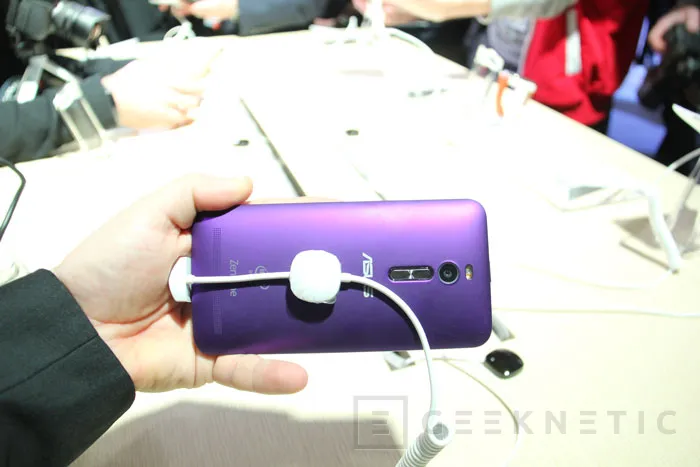 Geeknetic ASUS presenta el  ZenFone 2 con 4 GB de memoria RAM 1