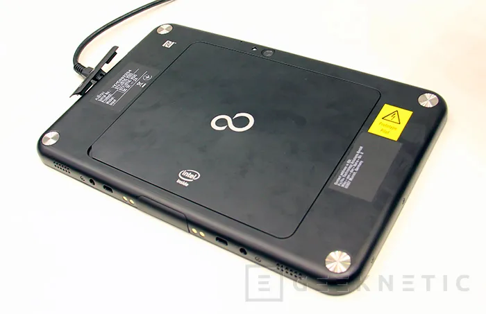 Geeknetic La Fujitsu STYLISTIC V535 es la nueva tablet “blindada” de Fujitsu 2