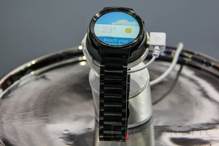 Geeknetic Huawei muestra dos prototipos fabricados a mano de su Smartwatch 1
