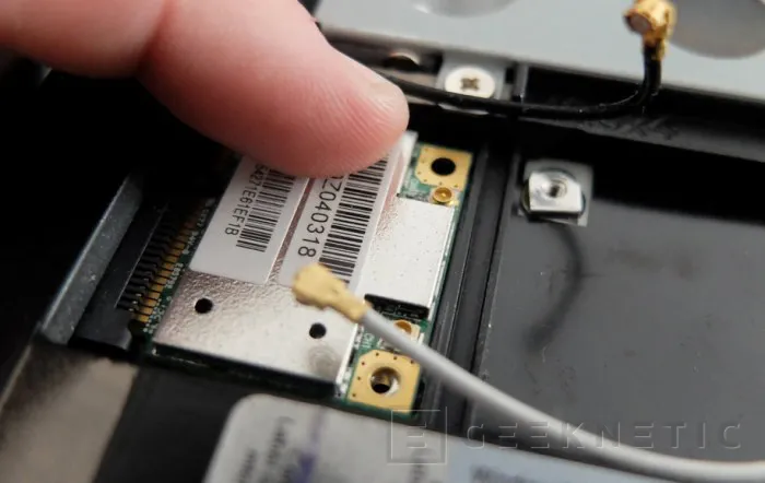 Geeknetic Mejora tu conectividad de tu portátil  añadiendo un chip Wifi-AC 6