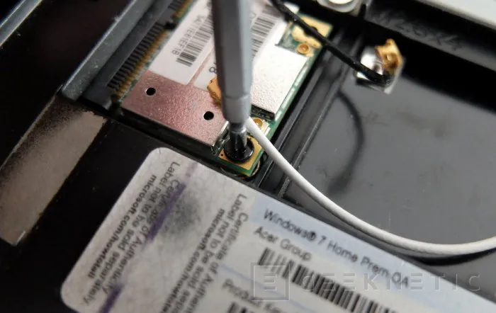 Geeknetic Mejora tu conectividad de tu portátil  añadiendo un chip Wifi-AC 7