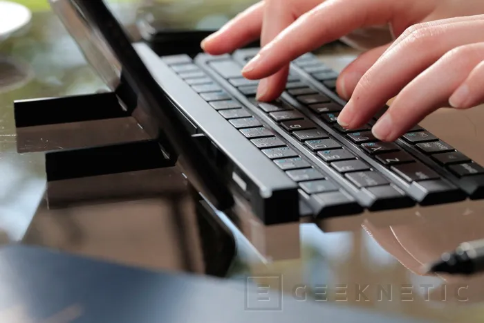 LG Rolly Keyboard, un teclado plegable de tamaño completo, Imagen 2