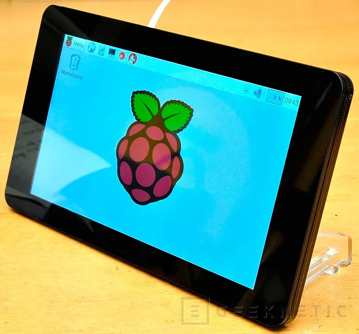 Lanzan una pantalla táctil oficial para las Raspberry Pi, Imagen 2