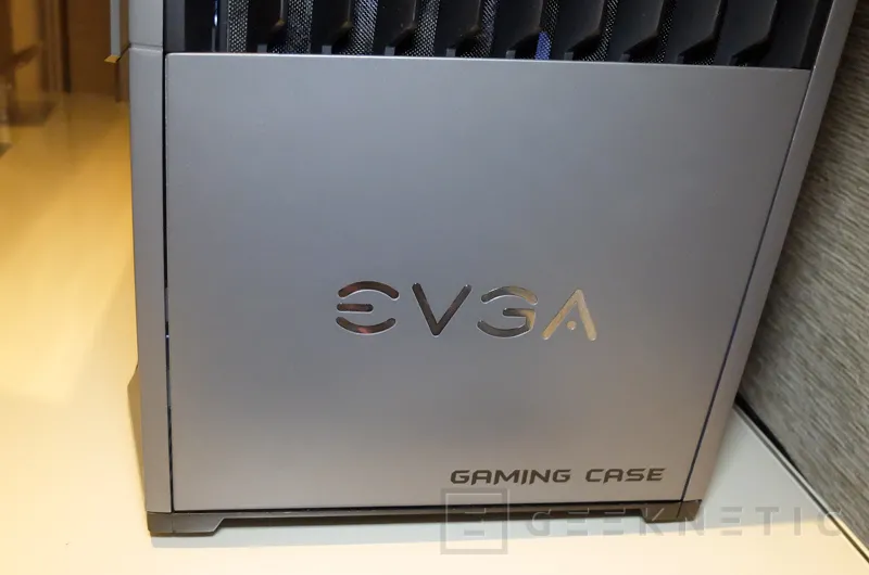Geeknetic EVGA prepara una espectacular torre gaming 3