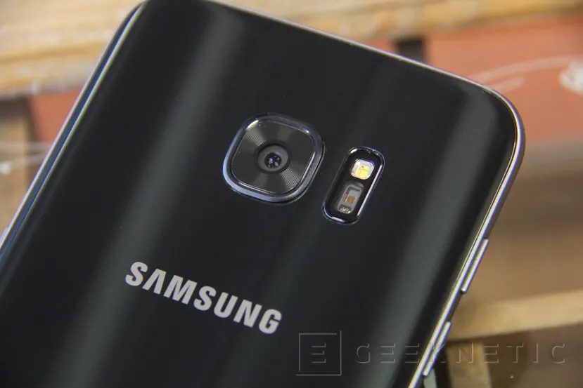 Geeknetic Samsung Galaxy S7 Edge 10