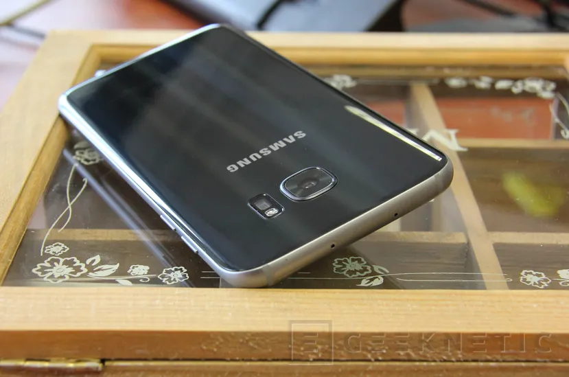 Geeknetic Samsung Galaxy S7 Edge 3