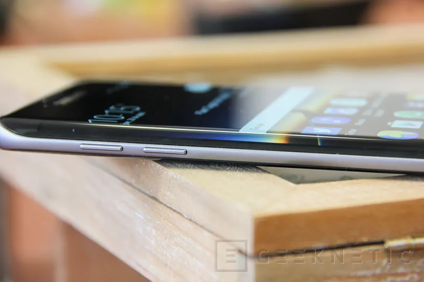 Geeknetic Samsung Galaxy S7 Edge 4