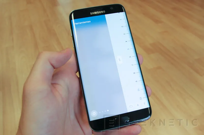 Geeknetic Samsung Galaxy S7 Edge 16