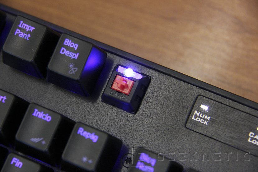 Gigabyte Force K85 Mechanische Gaming-Tastatur – Kaih Rote Switches, RGB-Beleuchtung, 2mm Betätigungsweg