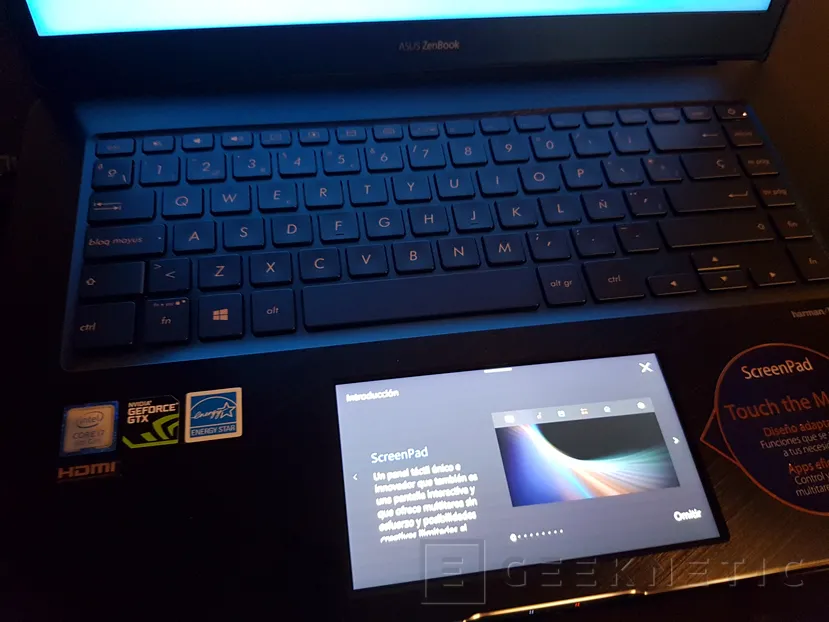 Geeknetic Review ASUS Zenbook Pro 15 UX580GD con ScreenPad 17