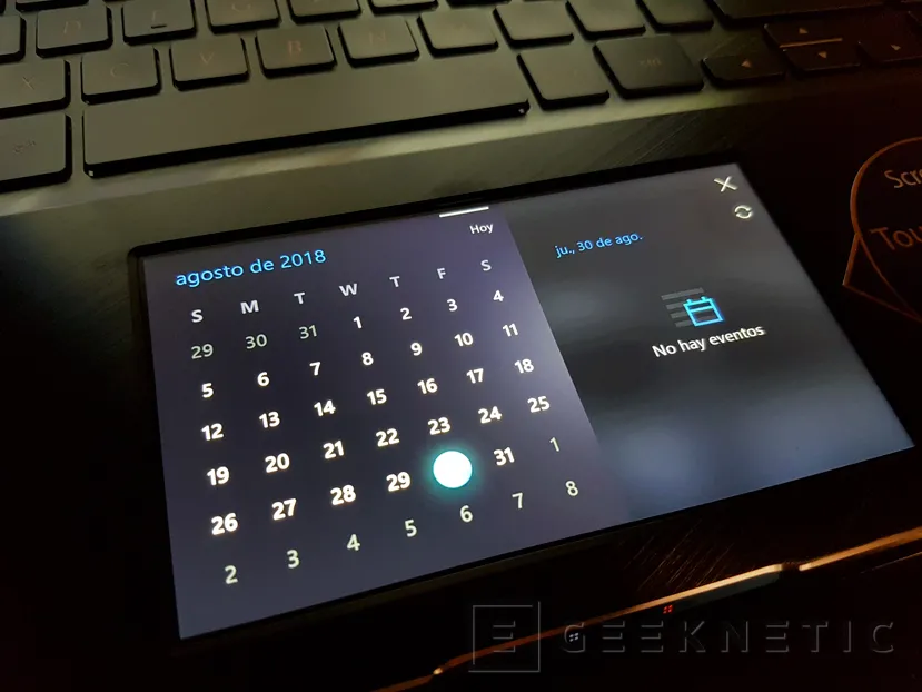 Geeknetic Review ASUS Zenbook Pro 15 UX580GD con ScreenPad 18