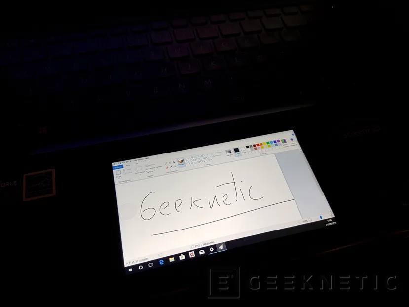 Geeknetic Review ASUS Zenbook Pro 15 UX580GD con ScreenPad 16