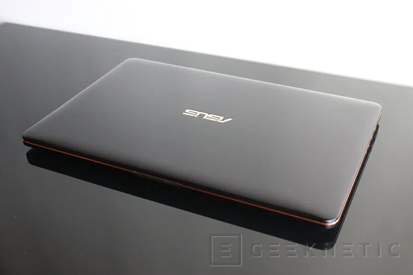Geeknetic Review ASUS Zenbook Pro 15 UX580GD con ScreenPad 40