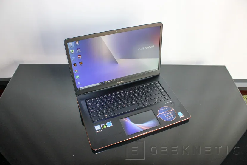 Geeknetic Review ASUS Zenbook Pro 15 UX580GD con ScreenPad 24