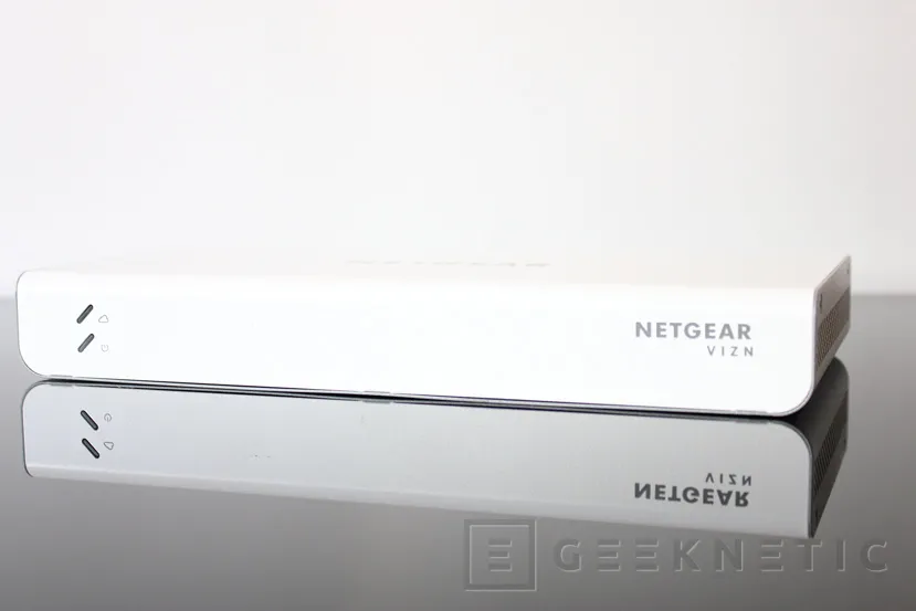Geeknetic Review Switch Netgear GC110 2