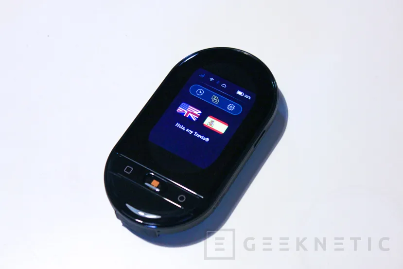 Geeknetic Review Traductor Portátil Travis Touch 1