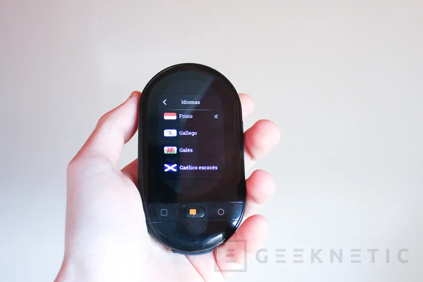 Geeknetic Review Traductor Portátil Travis Touch 13