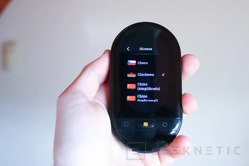 Geeknetic Review Traductor Portátil Travis Touch 11