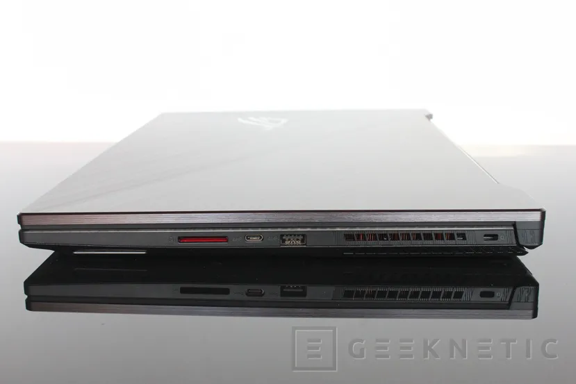 Geeknetic Review ASUS ROG Strix SCAR II GL704G con RTX 2070 10