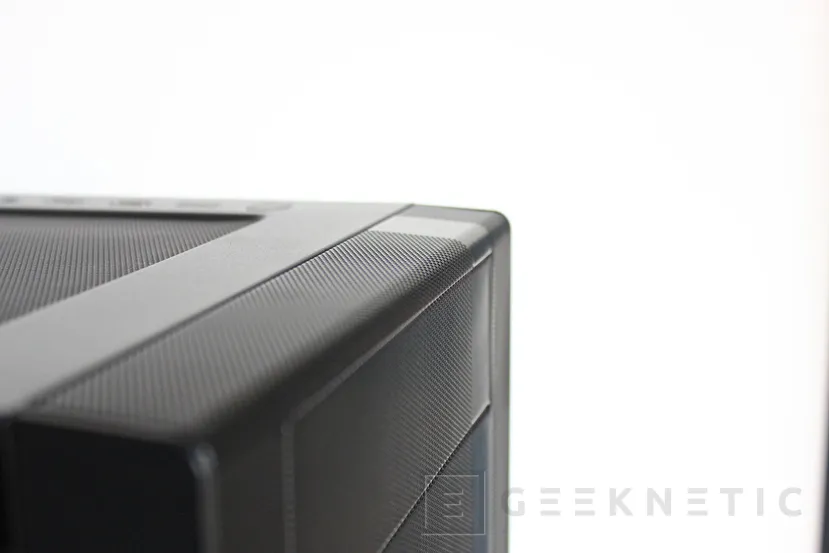 Geeknetic Review Caja Cooler Master Masterbox NR400 43