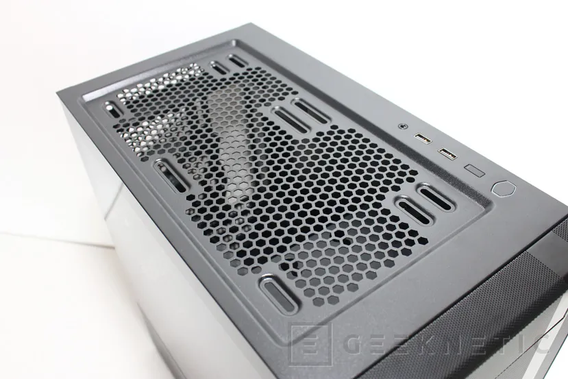 Geeknetic Review Caja Cooler Master Masterbox NR400 8