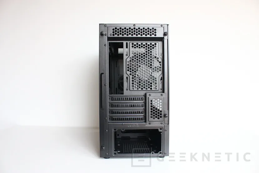 Geeknetic Review Caja Cooler Master Masterbox NR400 10