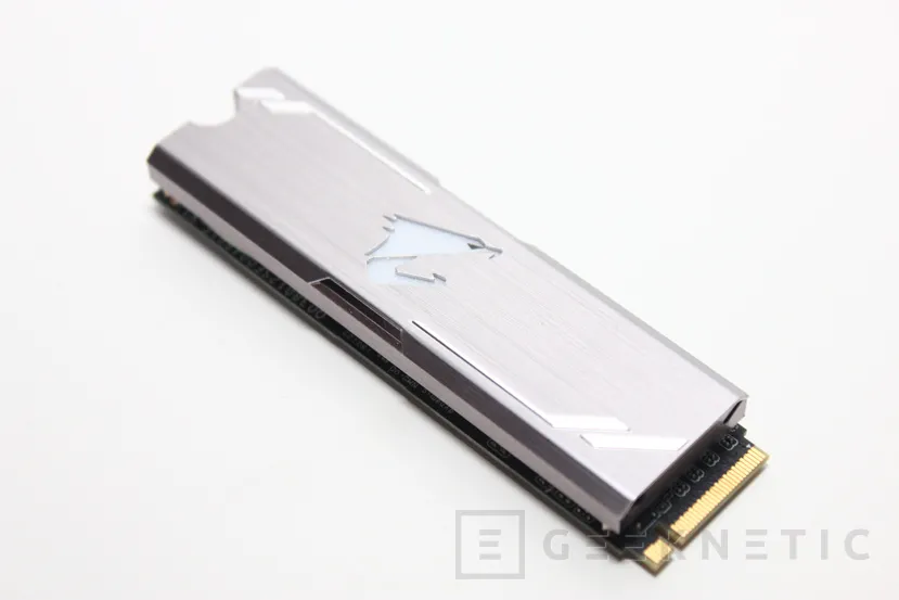 Geeknetic Review Aorus RGB M.2 NVMe SSD 512GB 20