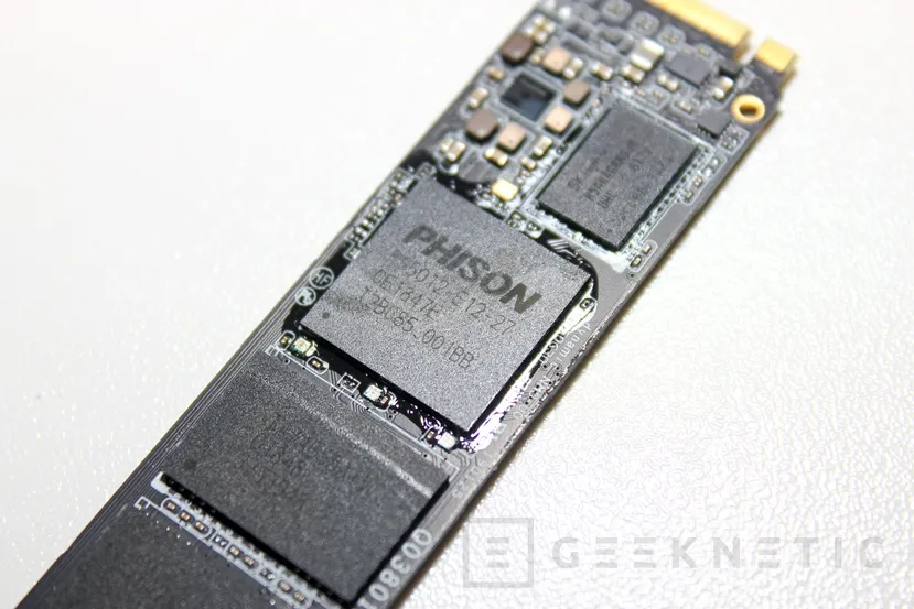 Geeknetic Review Aorus RGB M.2 NVMe SSD 512GB 2
