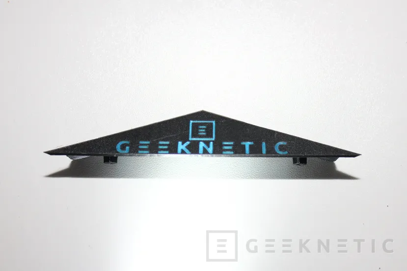 Geeknetic Review Caja MSI MPG Gungnir 100 12